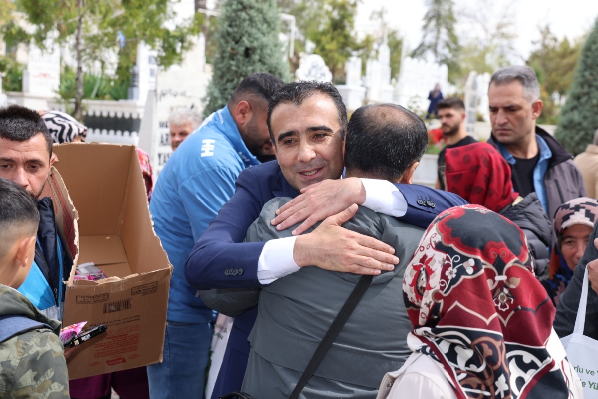 BAYRAM ARİFESİNDE ŞEHİTLİK ZİYARET EDİLDİ