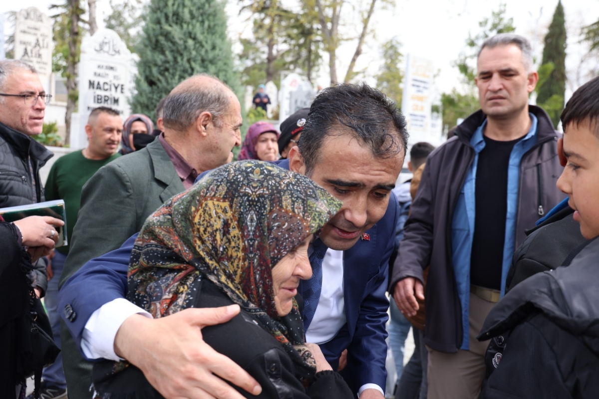 BAYRAM ARİFESİNDE ŞEHİTLİK ZİYARET EDİLDİ