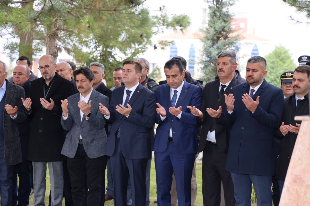 BAYRAM ARİFESİNDE ŞEHİTLİK ZİYARET EDİLDİ