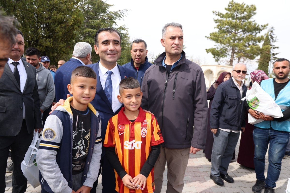 BAYRAM ARİFESİNDE ŞEHİTLİK ZİYARET EDİLDİ