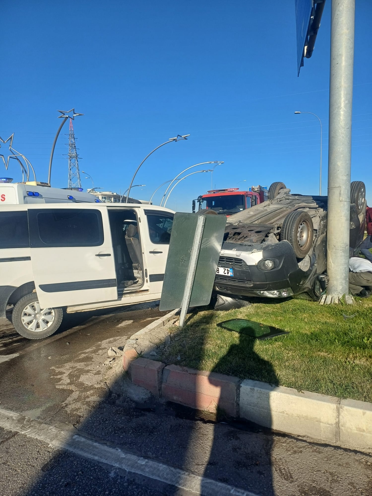 Karaman’da İki Hafif Ticari Araç Çarpıştı: 3 Yaralı