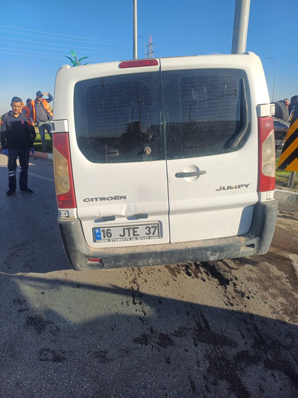 Karaman’da İki Hafif Ticari Araç Çarpıştı: 3 Yaralı