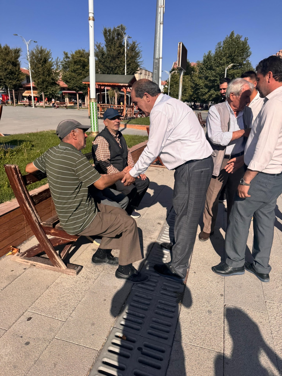 Abdullah Çelik, çiftçilerle buluştu: “Kalplerinde olduğumuzu gördük”