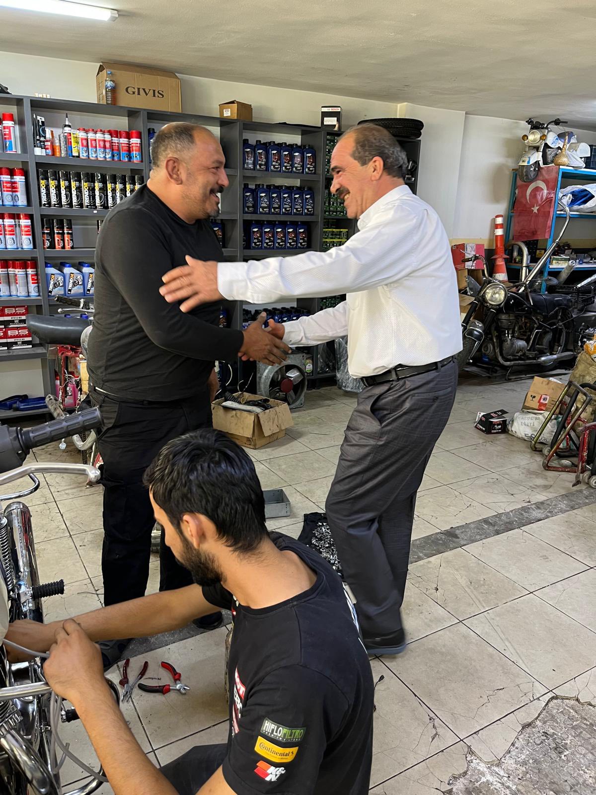Abdullah Çelik, çiftçilerle buluştu: “Kalplerinde olduğumuzu gördük”
