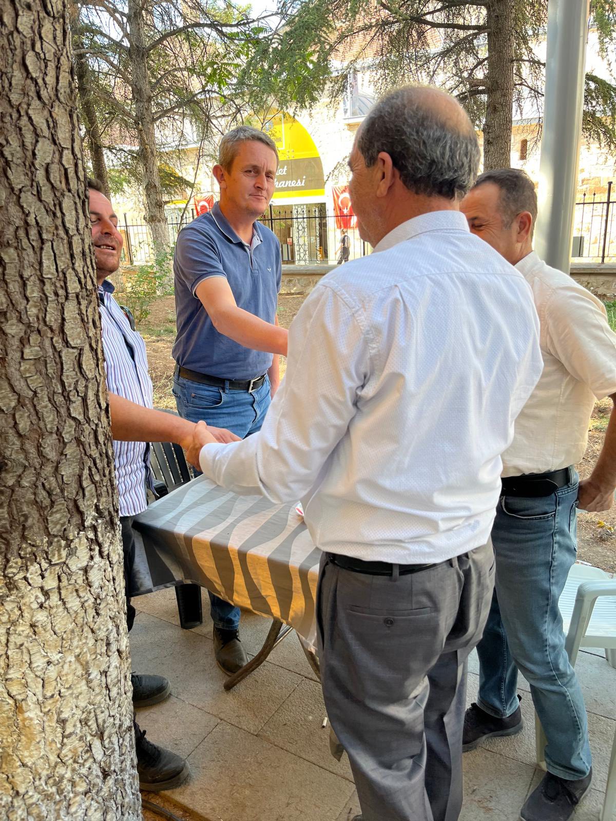 Abdullah Çelik, çiftçilerle buluştu: “Kalplerinde olduğumuzu gördük”
