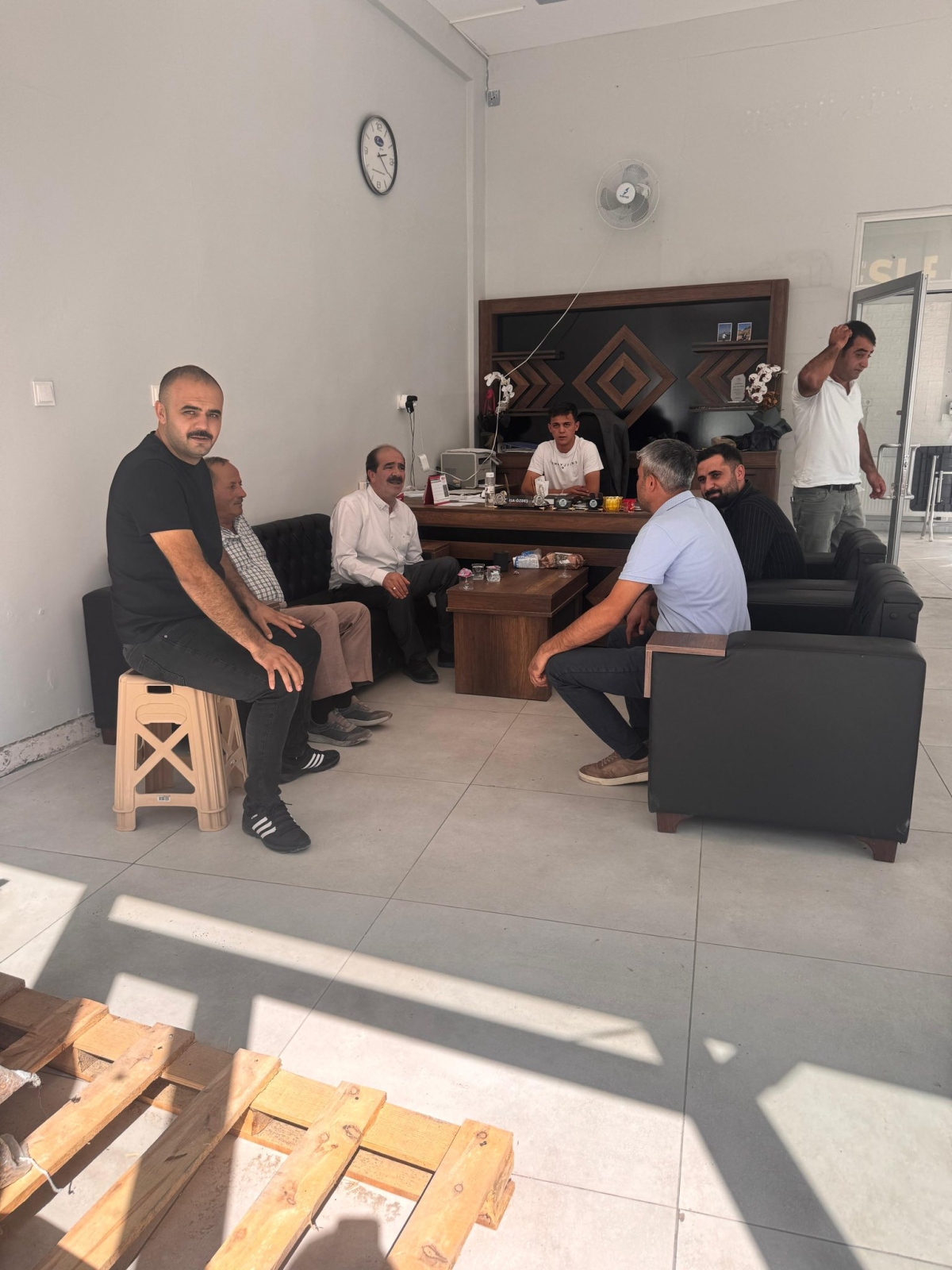 Abdullah Çelik, çiftçilerle buluştu: “Kalplerinde olduğumuzu gördük”