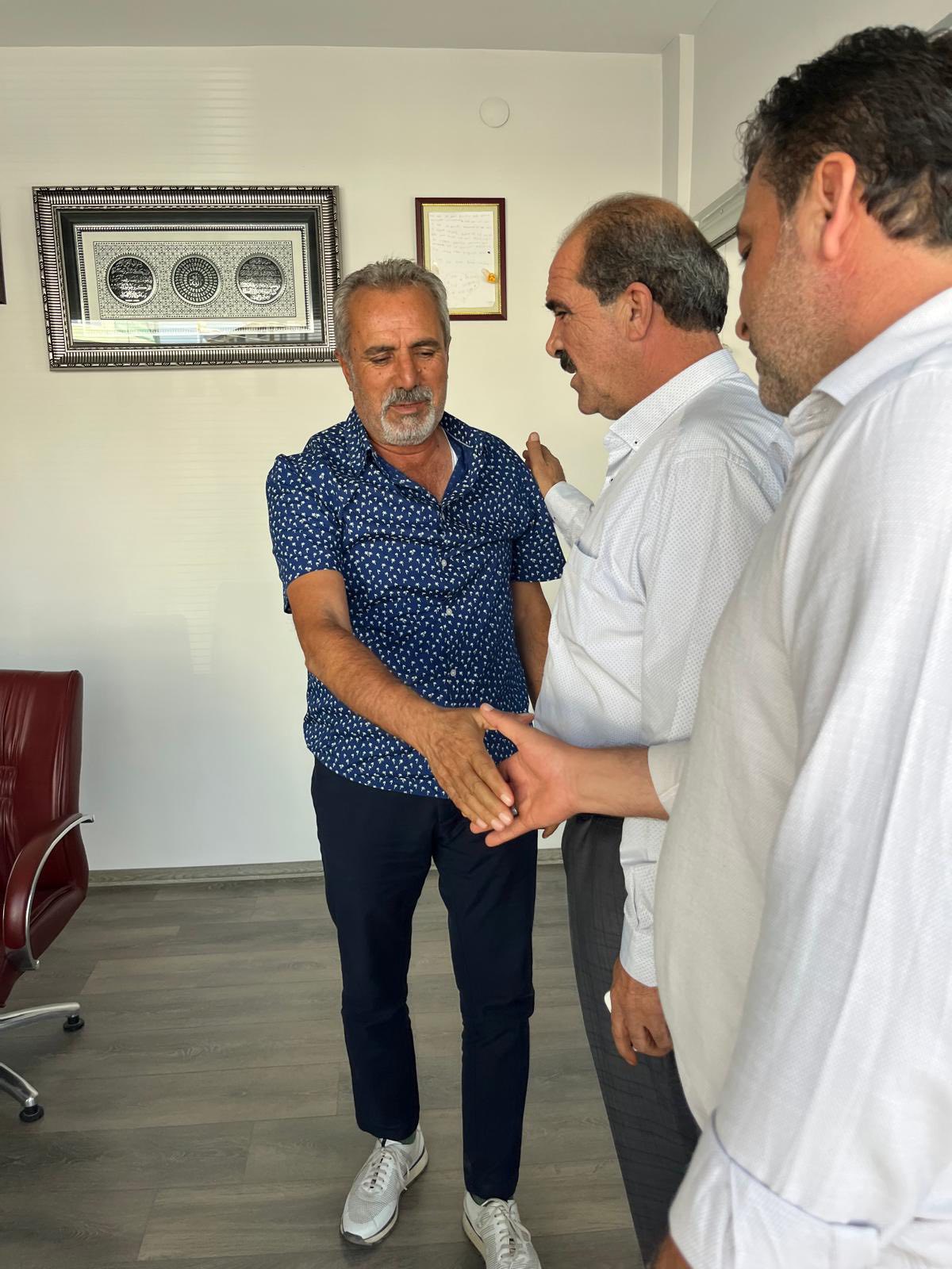 Abdullah Çelik, çiftçilerle buluştu: “Kalplerinde olduğumuzu gördük”