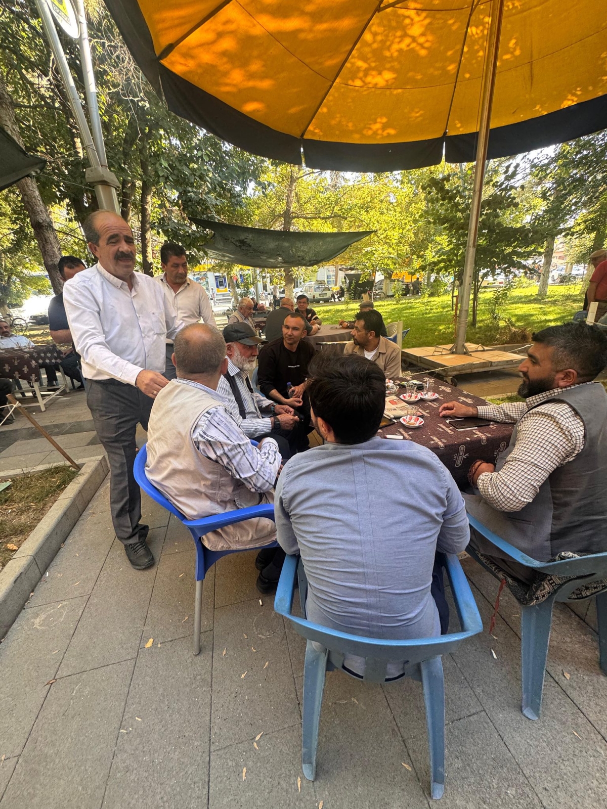 Abdullah Çelik, çiftçilerle buluştu: “Kalplerinde olduğumuzu gördük”