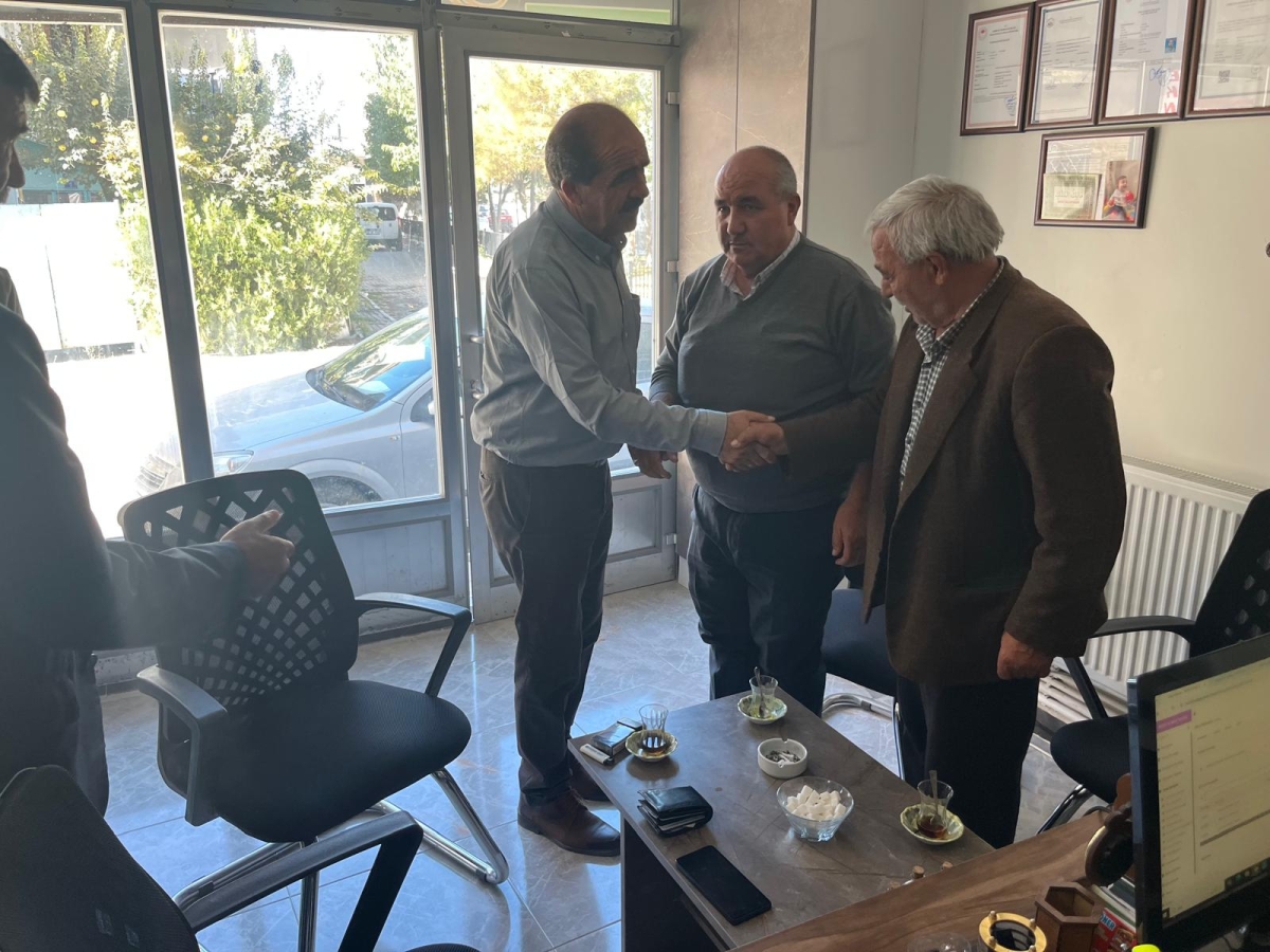 Abdullah Çelik Karapınar’da Çiftçilerle Buluştu: “Kooperatifimizi Çiftçimizin Alın Teriyle Büyüteceğiz”