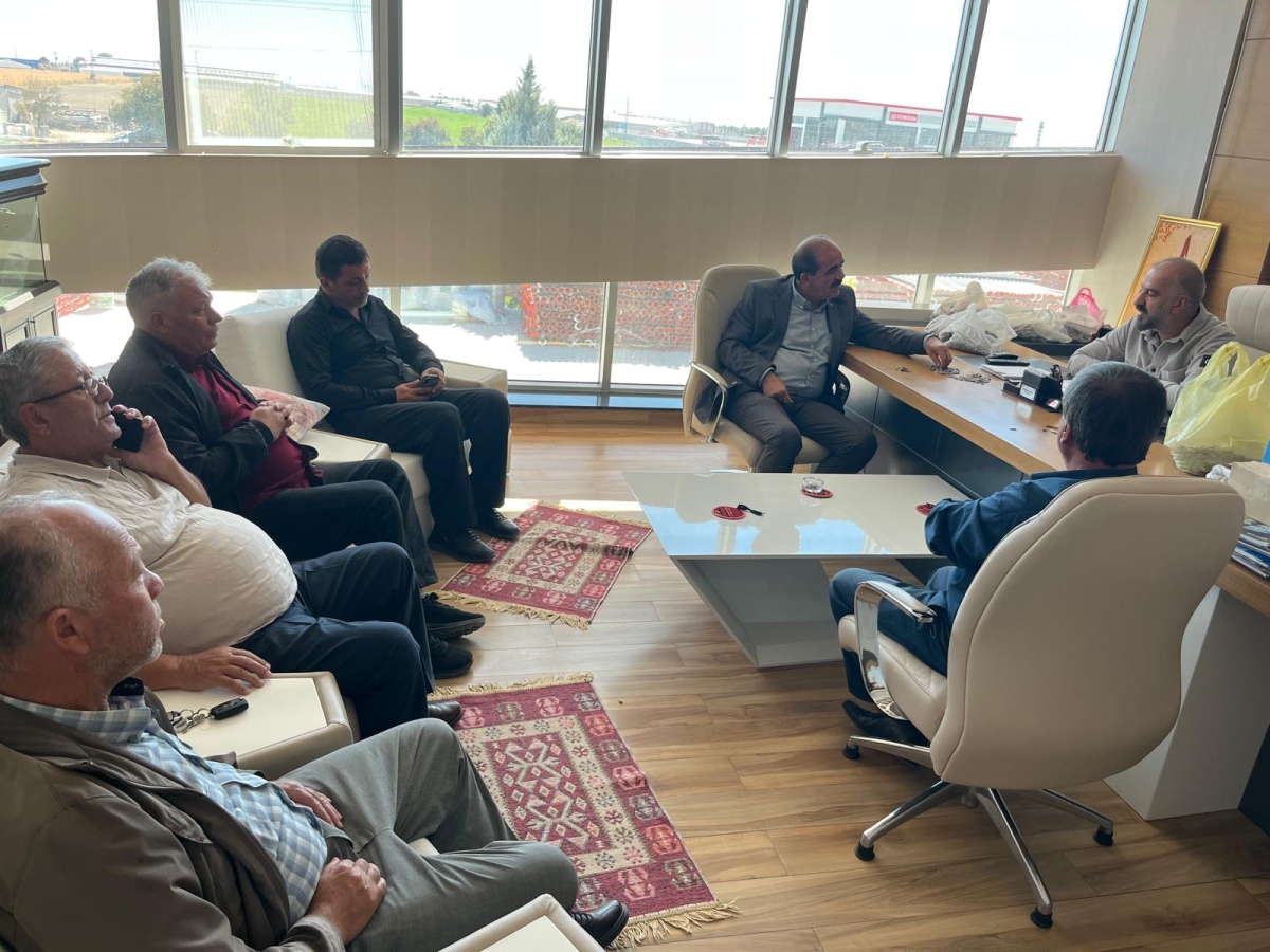 Abdullah Çelik Karapınar’da Çiftçilerle Buluştu: “Kooperatifimizi Çiftçimizin Alın Teriyle Büyüteceğiz”