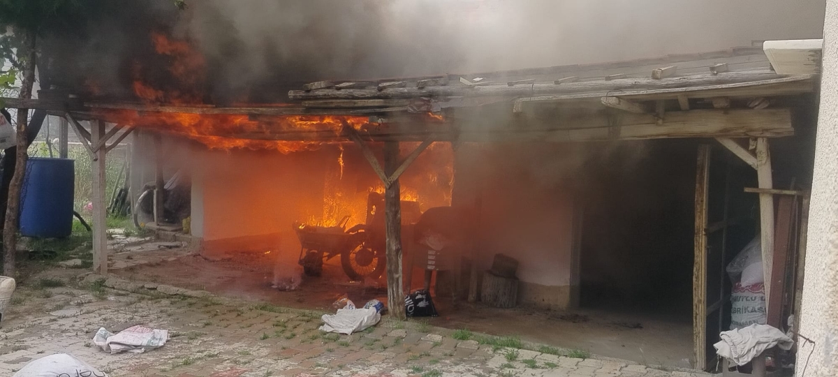 Karaman’da Müştemilatta Çıkan Yangın Eve Sıçramadan Söndürüldü