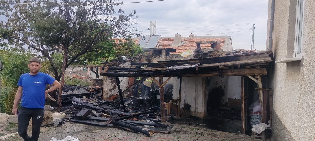 Karaman’da Müştemilatta Çıkan Yangın Eve Sıçramadan Söndürüldü