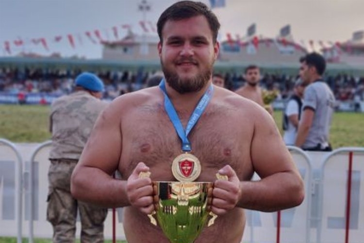 Gölcük Belediyespor pehlivanı Manavgat'ta şampiyon oldu