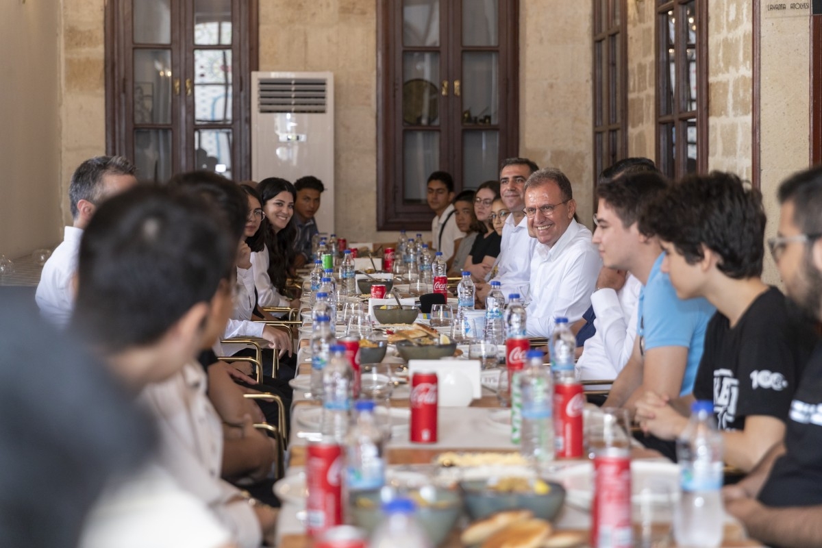 Başkan Seçer, Mersin Büyükşehir YKS ve LGS Kurslarında Başarılı Öğrencilerle Bir Araya Geldi