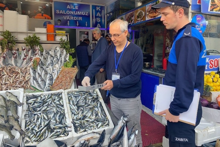 Gebze'de Zabıta Ekipleri Balıkçılara Denetim Yaptı