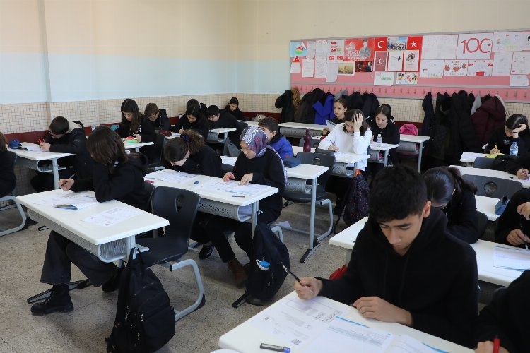 Konya Büyükşehir öğrencileri LGS ve TYT'ye hazırlıyor
