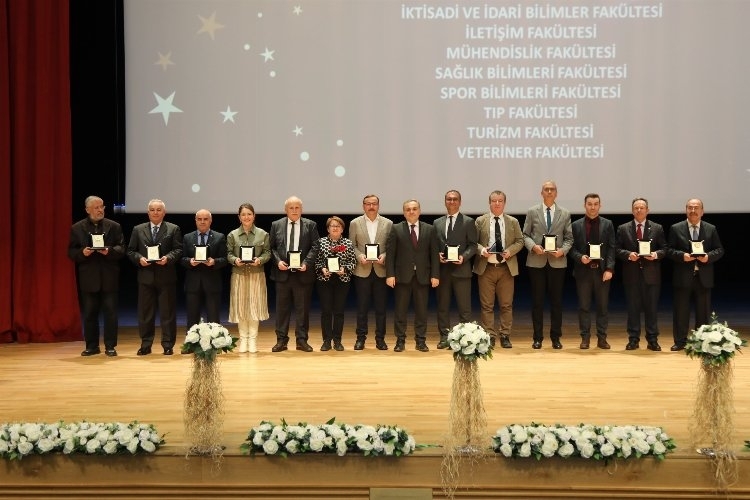 Erciyes Üniversitesi'nde 2023 Ödül Töreni Gerçekleşti: Ödül Sahipleri Belli Oldu