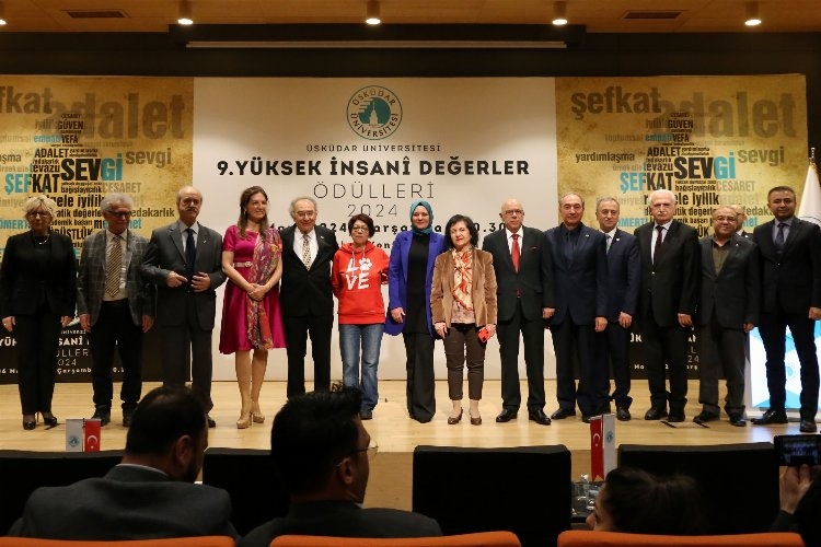 Üsküdar'IN 9. Yüksek İnsanî Değerler Ödülleri sahiplerini buldu