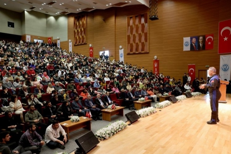 Alper Gezeravcı, Kırıkkale Üniversitesi'nde (KAYÜ) Öğrencilerle Sohbet Etti