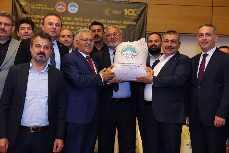 Başkan Büyükkılıç, Çiftçilere 18 Milyon TL Destek Sağlıyor
