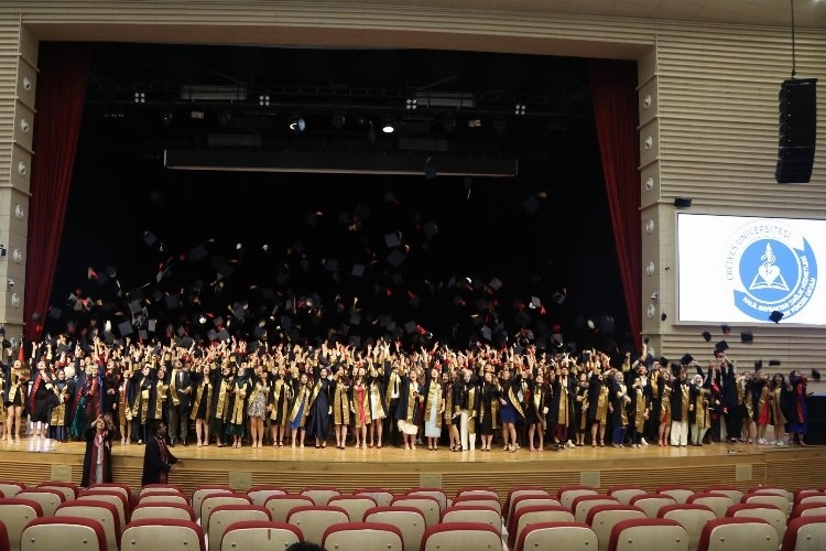 ERÜ Yeni Mezunlarını Ağırladı