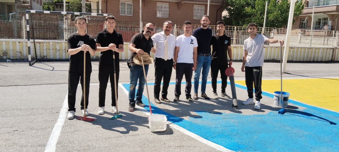 Okullarda Bahçeler Hayat Buluyor: Bifa Anadolu Lisesi'nde Spor Alanları Yenilendi!