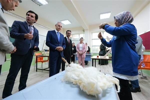 Karaman Valisi Çiçekli, &Prime;Dokumanın Serüveni&Prime; etkinliğine katıldı