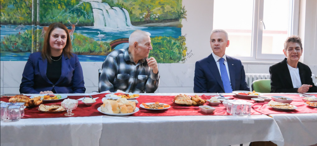 Vali Mehmet Fatih Çiçekli, Huzurevi’nde Kahvaltı Programında Büyüklerimizle Bir Araya Geldi