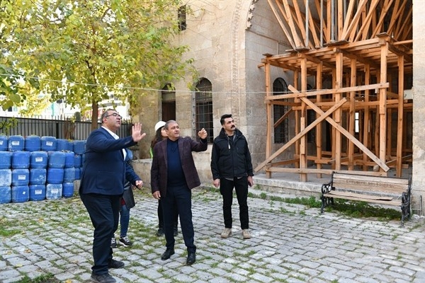 Şanlıurfa’daki tarihi camilerde onarım çalışmaları devam ediyor