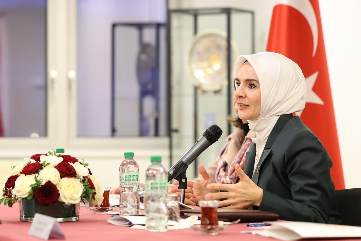 Bakan Göktaş, üreten kadınlar ve ailelerle buluştu