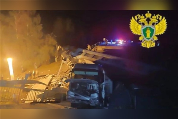 Rusya'da köprü çöktü, lokomotif raydan çıktı: 7 kişi öldü