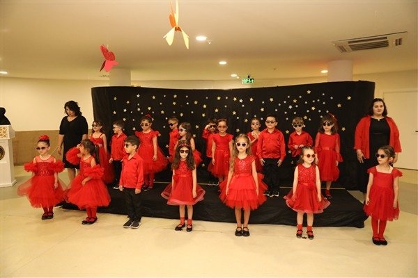 Alanya’da çocukların mezuniyet coşkusu