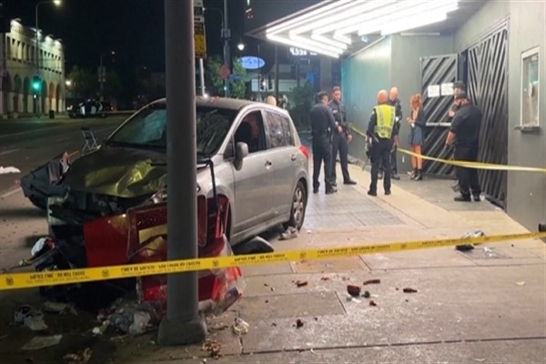 Los Angeles'ta sürücü aracını kasıtlı olarak  kalabalığın üzerine sürmüş