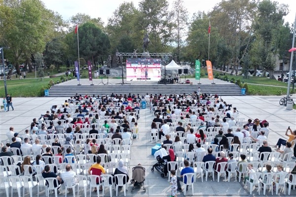 İnegöl'den millilere destek
