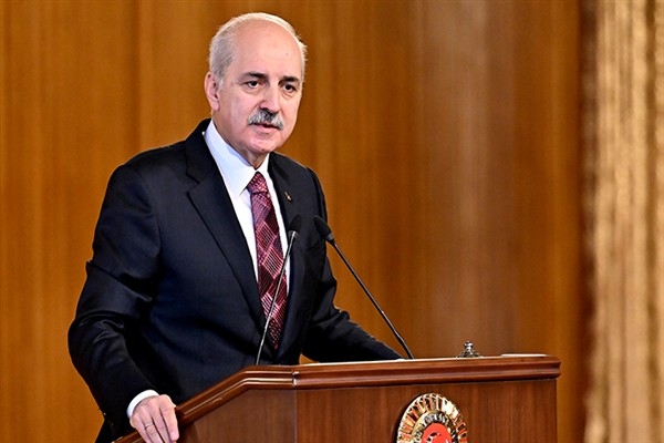 TBMM Başkanı Kurtulmuş, “Hilalin Işığında” sanat sergisini ziyaret etti
