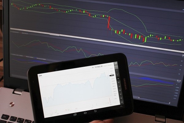 Asya-Pasifik piyasaları Wall Street'i takip ederek çoğunlukla düştü