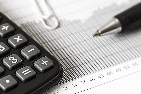 Platin 2.100 doların altına inerek iki ayın en düşük seviyesine yaklaştı