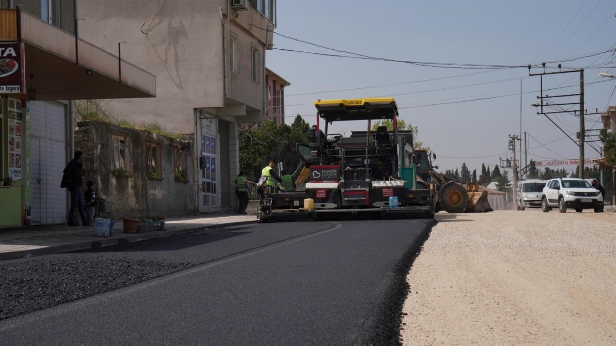 Balıkesir Büyükşehir’den Gönen Buğdaylı’da Yol Yenileme Çalışması