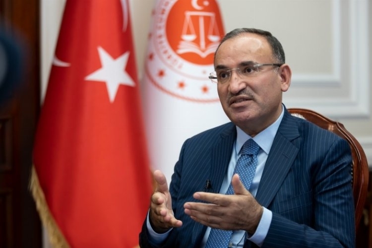 Bakan Bozdağ: Siyasi taraftarlık adalete zarar veriyor dedi