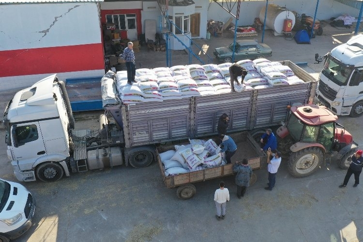 Konya'dan Hataylı besicilere 10 TIR besi ve süt yemi desteği