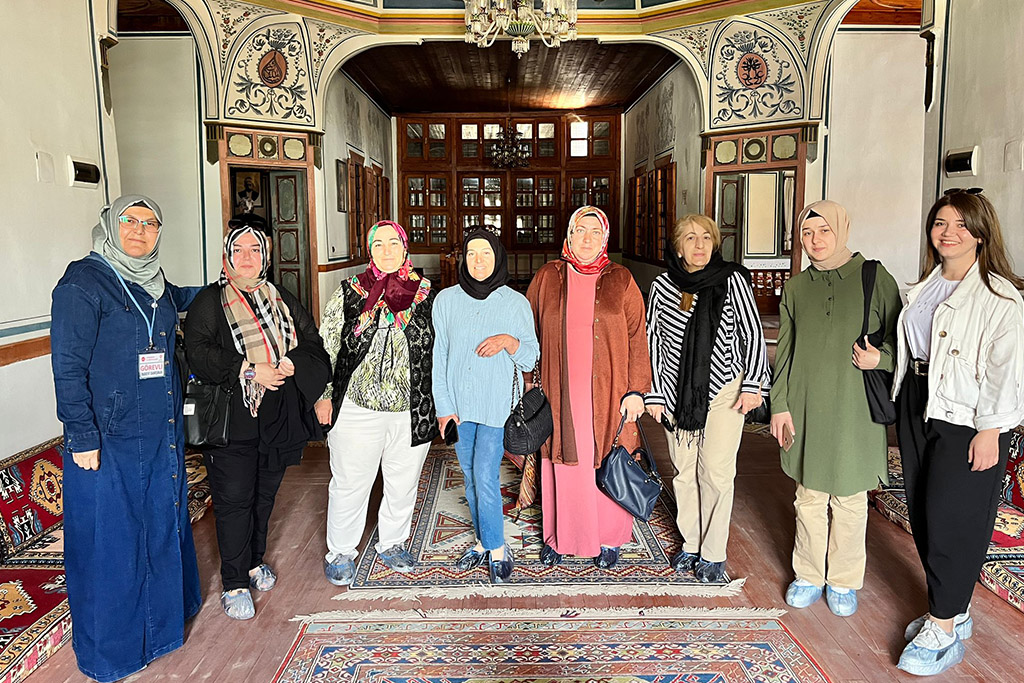 DEPREMZEDELER, KARAMAN’DA TARİHİ MEKÂNLARI GEZDİ