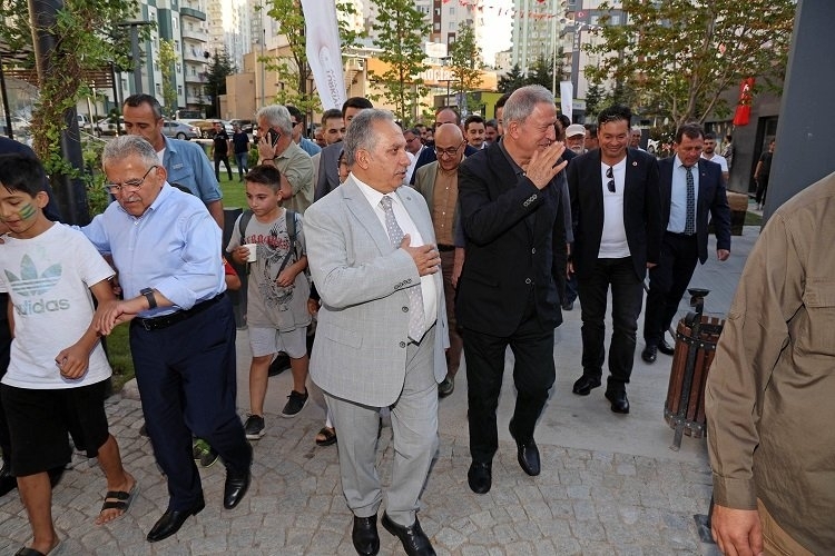 Hulusi Akar'dan tam not