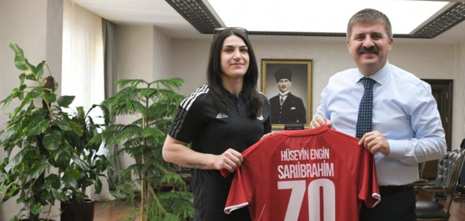 Şampiyondan Vali Sarıibrahim'e ziyaret