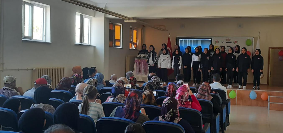 Rafet Nas İmam Hatip Öğrencilerin Hazırladığı Mevlit Kandili Etkinliği düzenledi