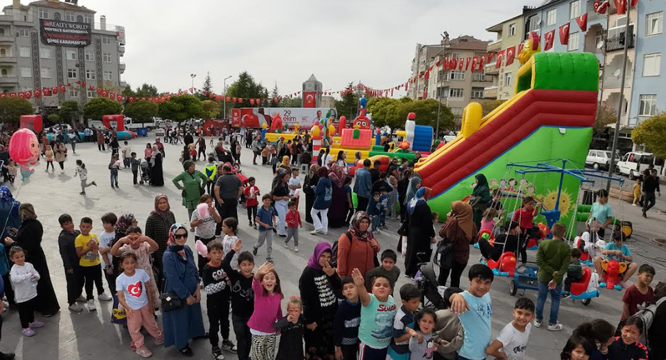 BELEDİYEDEN ÇOCUKLARA CUMHURİYET BAYRAMI HEDİYESİ