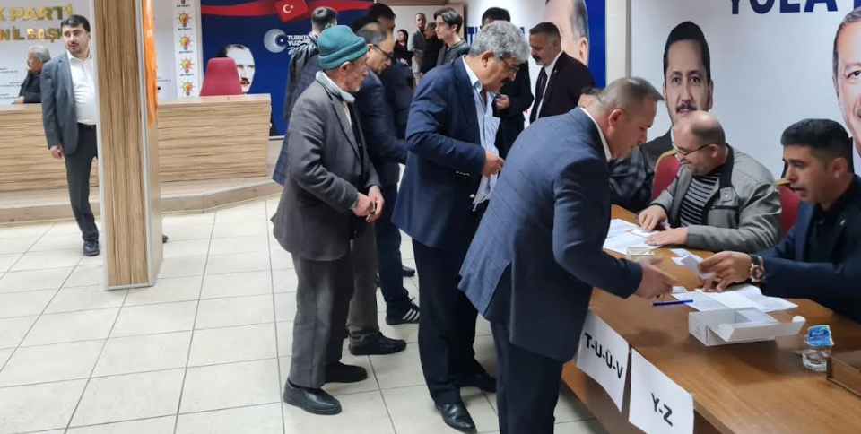 AK PARTİ'DE TEMAYÜL YOKLAMASI YAPILDI