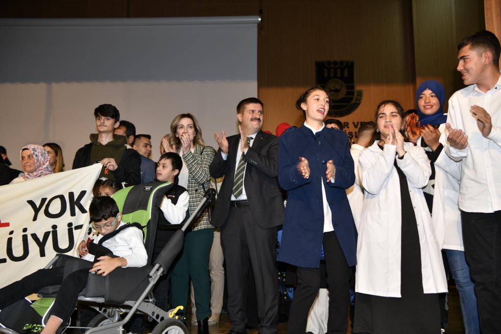 DÜNYA ENGELLİLER GÜNÜ COŞKUSU LÜTFİ ELVAN FUAR VE KONGRE MERKEZİNDE YAŞANDI