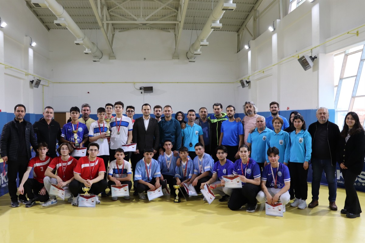 Karaman Gençler Arası Voleybol Turnuvasında Yarı Final Heyecanı