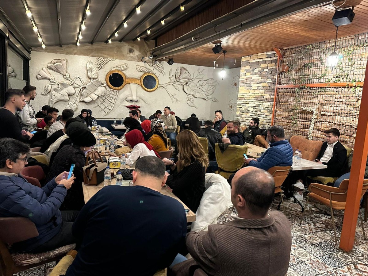 Mevlüt Akgün’ü Şaşırtan Topluluk