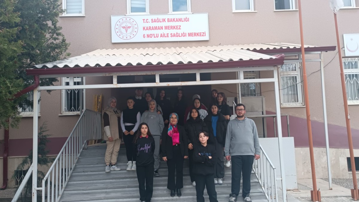 Fatih Anadolu Lisesi Öğrencilerinden Tıp Bayramı Sürprizi